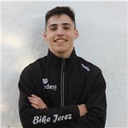 Profesor de diversas asignaturas, polifacético y con nivel de bachillerato